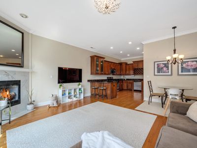 2W - 1604 W Augusta Boulevard, Condo with 2 bedrooms, 2 bathrooms and 1 parking in Chicago IL | Image 3