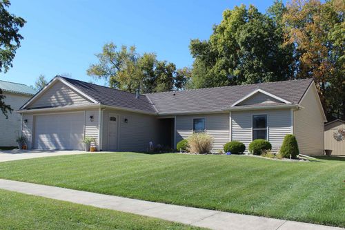 811 Thomas Dr, Angola, IN, 46703-1895 | Card Image