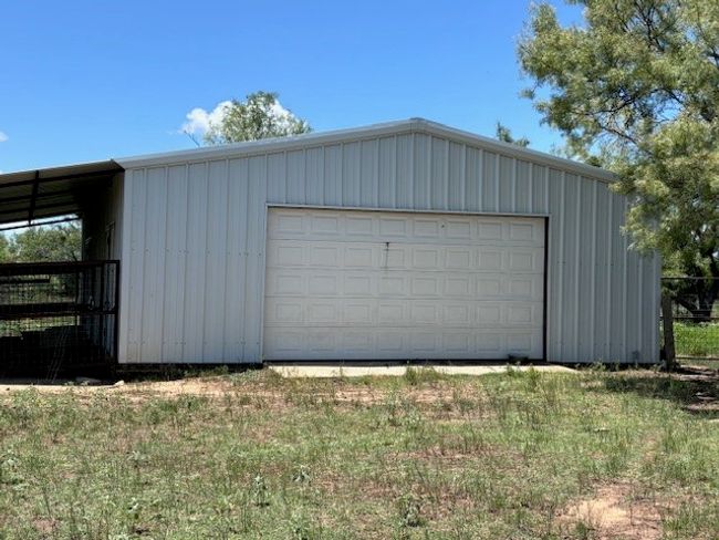 30x40 (approximate) with remote opener. Loafing sheds on the side. | Image 9