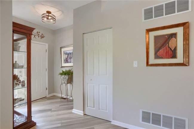 135 Linden Ct, Condo with 3 bedrooms, 3 bathrooms and 2 parking in Seven Fields PA | Image 9