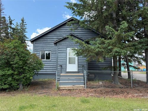 303 1st St E, Meadow Lake, SK, S9X1E7 | Card Image