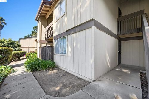 b9-355 Parkview Terrace, Vallejo, CA, 94589-2378 | Card Image