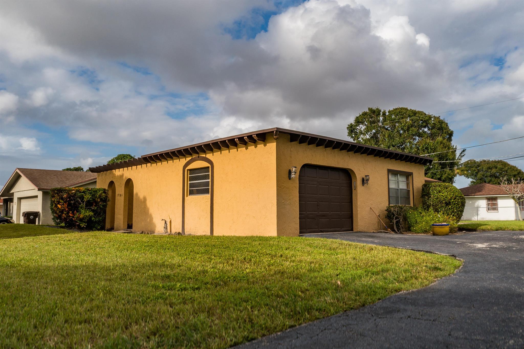 37th St, West Palm Beach, FL 33407
