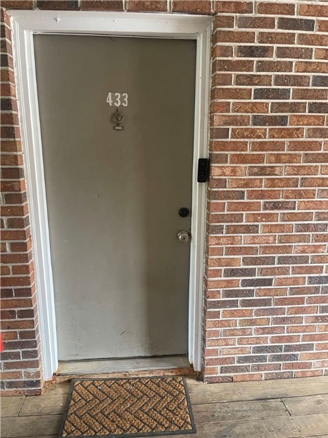 APT-433 - 220 Elm St, Condo with 4 bedrooms, 2 bathrooms and null parking in Clemson SC | Image 5