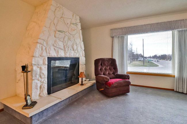 15 S 200 E, Home with 4 bedrooms, 2 bathrooms and 4 parking in Raymond AB | Image 8