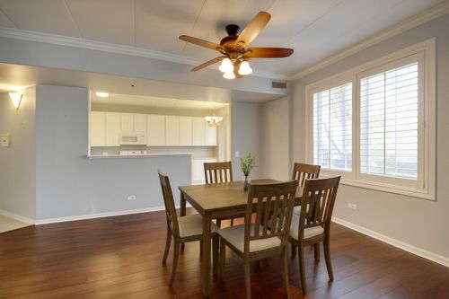 apt-106-541 N Hough St, Barrington, IL, 60010-6840 | Card Image