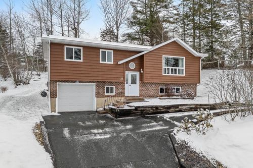 37 Hillcrest Ave, Lower Sackville, NS, B4C1X2 | Card Image