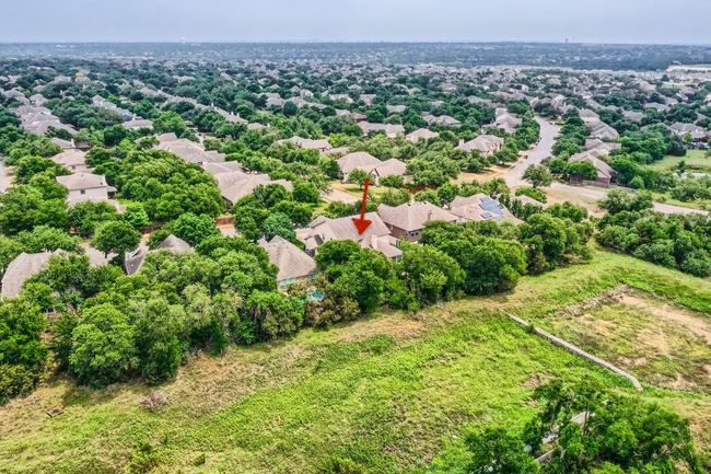 Showing the green space behind the house | Image 39