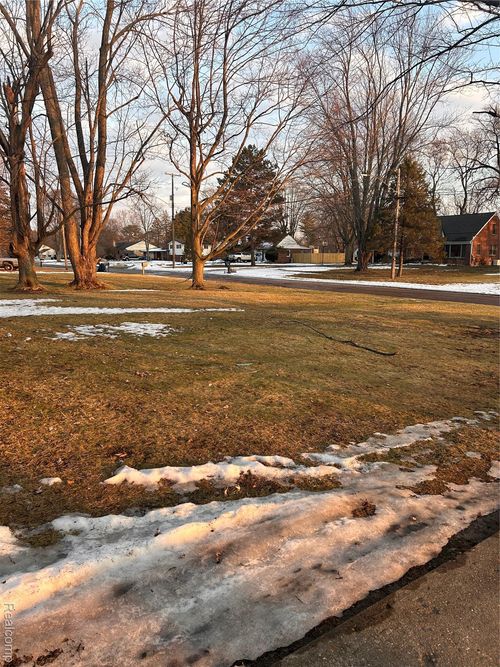 1136 W Rowland St, Grand Blanc, MI, 48507-4015 | Card Image