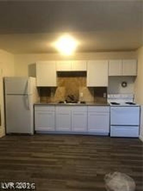 15-3726 Hazelwood St, Las Vegas, NV, 89119-7147 | Card Image