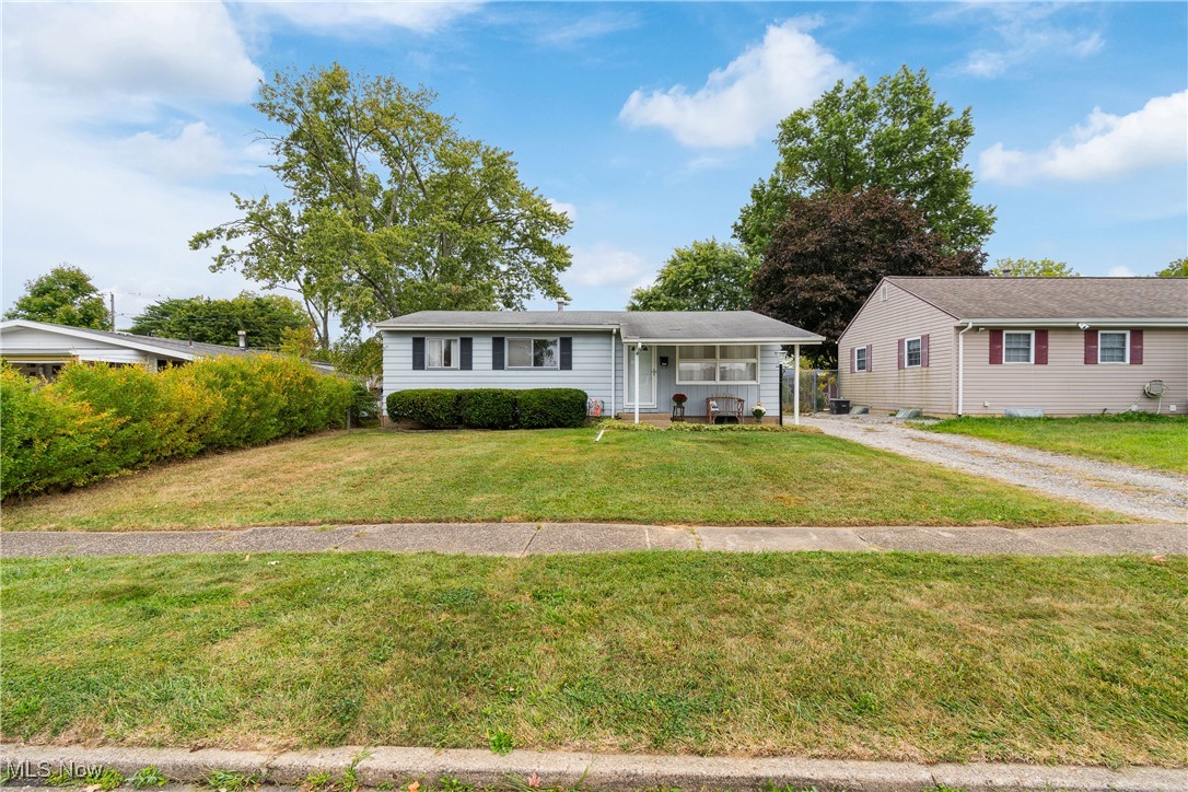 Standish St, Massillon, OH 44647