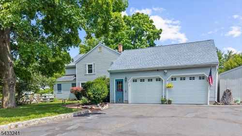 9 Mills Ct, Flemington, NJ, 08822-2815 | Card Image