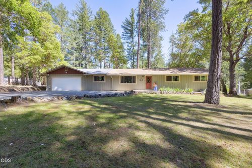 1740 Queens Branch Rd, Rogue River, OR, 97537-6622 | Card Image