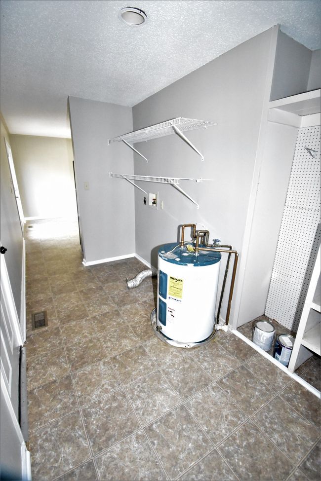 26 Hayes St, House other with 3 bedrooms, 1 bathrooms and 3 parking in Clarksville TN | Image 6