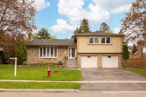 18 Ridgehill Dr, Brampton, ON, L6Y2C4 | Card Image