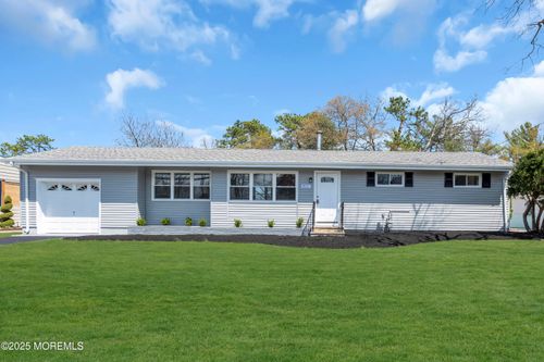 911 Neville St, Toms River, NJ, 08753-3811 | Card Image