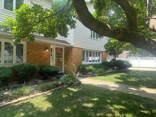 9414 S 69th Ave, Oak Lawn, IL, 60453-2039 | Card Image