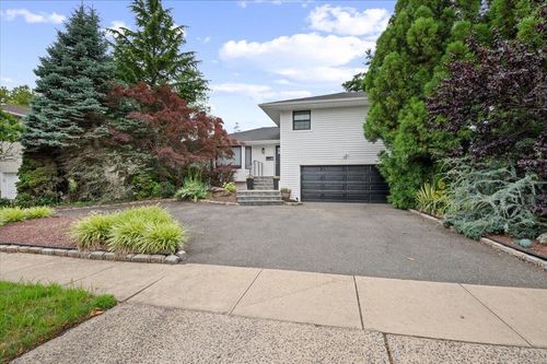 47 Winthrop Rd, Plainview, NY, 11803-1131 | Card Image