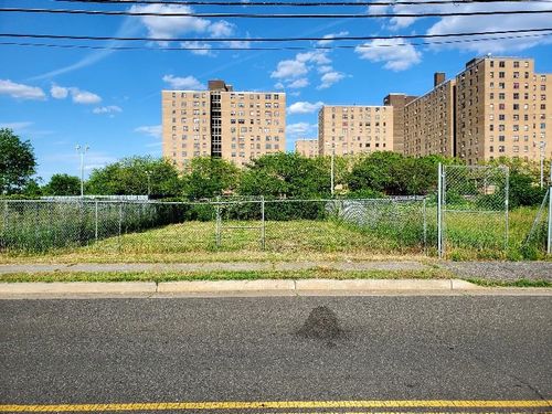 4 Beach 43rd St, Far Rockaway, NY, 11691-1212 | Card Image