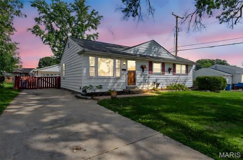 10835 Mallory Dr, Saint Louis, MO, 63123-5978 | Card Image