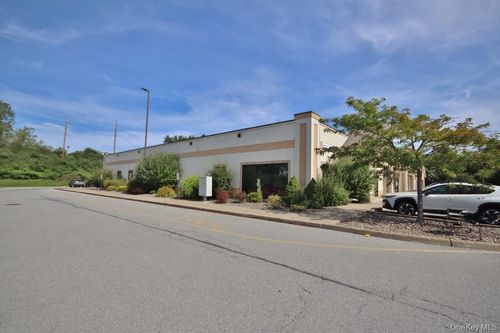 495 Schutt Road Ext, Middletown, NY, 10940-2268 | Card Image