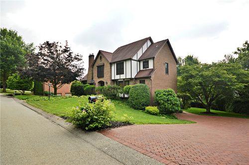 516 Donatello Dr, Irwin, PA, 15642-8618 | Card Image