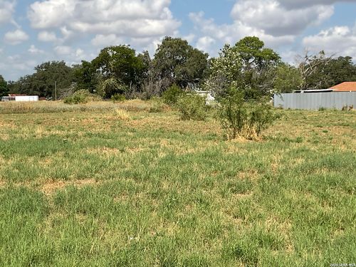 000 Libold Dr, Devine, TX, 78016 | Card Image