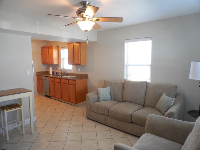 9211 Atlantic Ave, Condo with 2 bedrooms, 1 bathrooms and null parking in MARGATE CITY NJ | Image 4