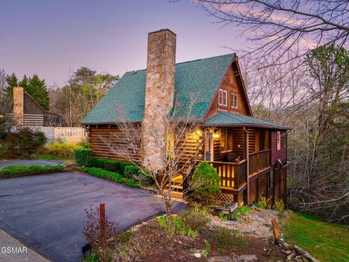 1008 Walini Way, Sevierville, TN, 37876-9702 | Card Image