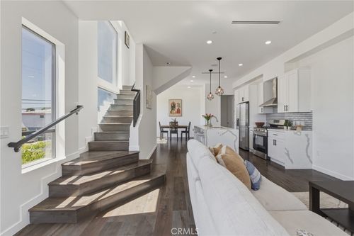 1301 Tamarind Ave, Los Angeles, CA, 90038-1922 | Card Image