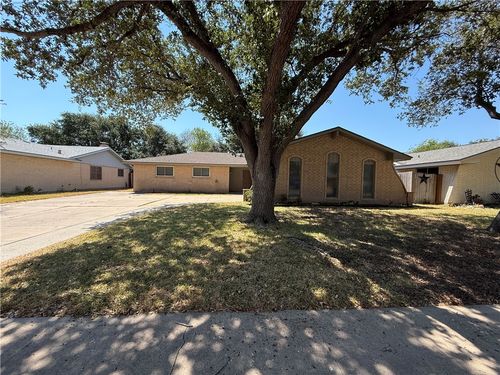 208 Terlingua Dr, Portland, TX, 78374-1218 | Card Image