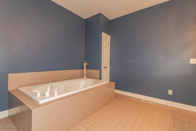 Primary Bathroom | Image 22