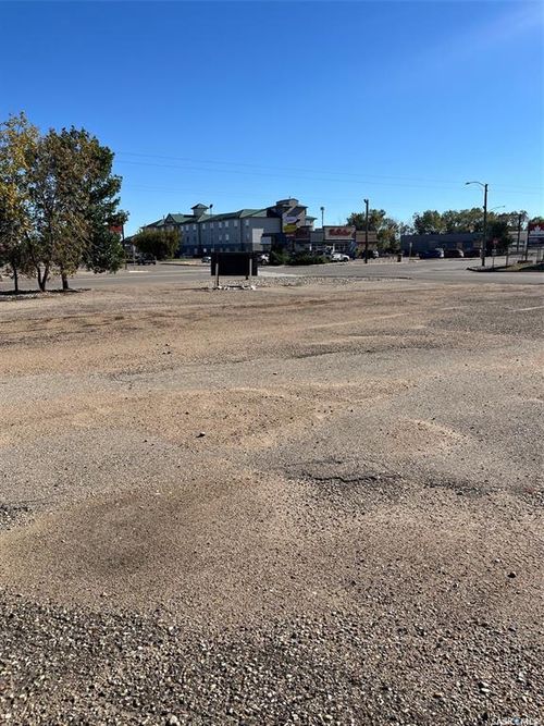 206 4th St, Estevan, SK, S4A0T6 | Card Image