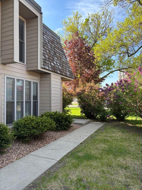6301 Barrie Rd, Edina, MN, 55435-2201 | Card Image
