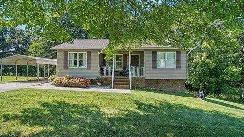 137 Oak Ridge Pl, Mount Airy, NC, 27030-9741 | Card Image
