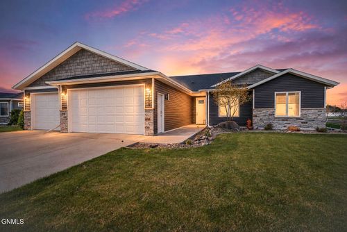 3700 Stacy Dr, Bismarck, ND, 58504-8135 | Card Image
