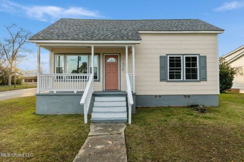 104 N 14th Ave, Laurel, MS, 39440-4114 | Card Image