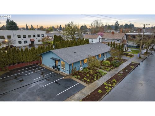 206 Ne Johnson St, McMinnville, OR, 97128-4401 | Card Image