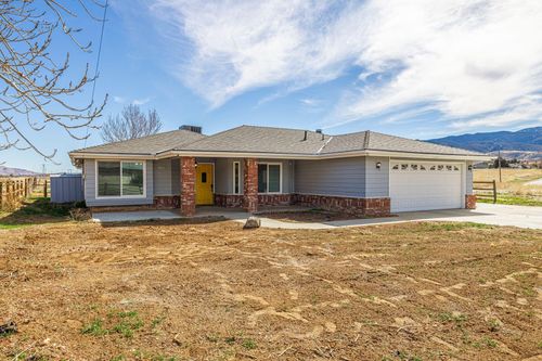 21810 Mid Way, Tehachapi, CA, 93561 | Card Image