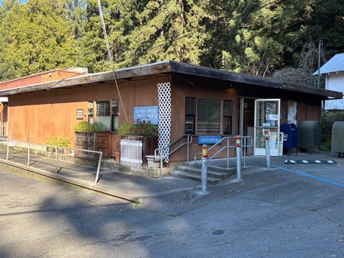 17 Maple Dr, Weott, CA, 95571-5013 | Card Image