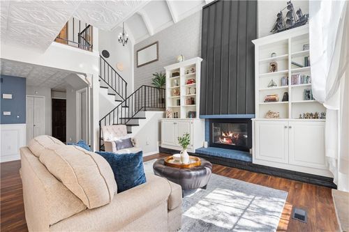 6735 W 108th Ter, Overland Park, KS, 66211-1117 | Card Image