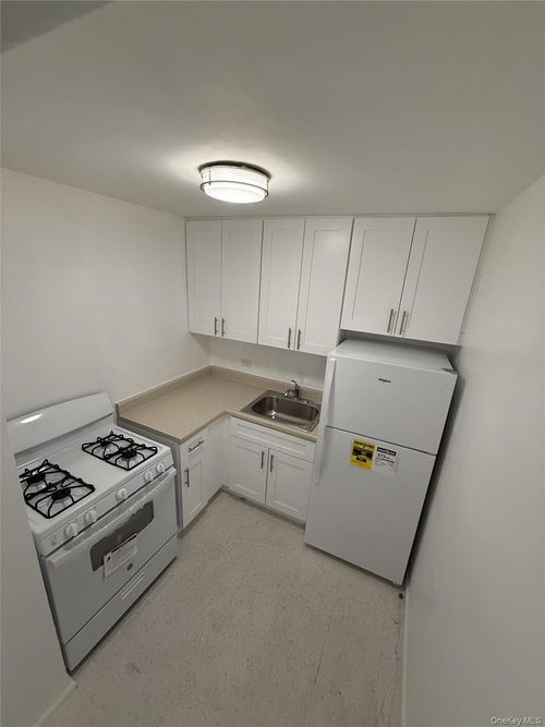 apt-727-83 Vietor Ave, Elmhurst, NY, 11373-3270 | Card Image