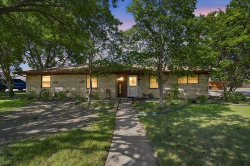 300 Pebble Creek Dr, Red Oak, TX, 75154-2457 | Card Image