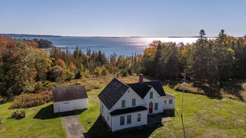 689 Main Rd, Islesboro, ME, 04848-4201 | Card Image