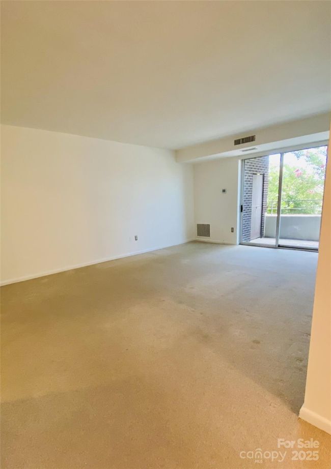 LR entering from hallway | Image 13