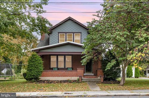 19 E Walnut St, LEBANON, PA, 17042-5476 | Card Image