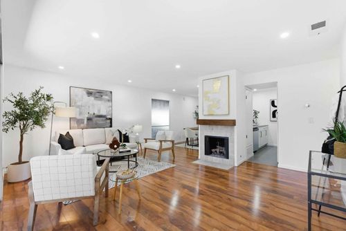 a-209 Red Oak Dr, Sunnyvale, CA, 94086 | Card Image