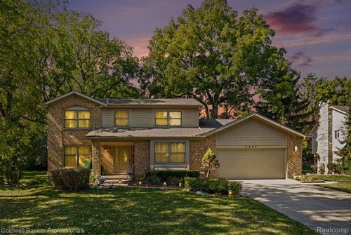 5243 Collington Dr, Troy, MI, 48098-2450 | Card Image