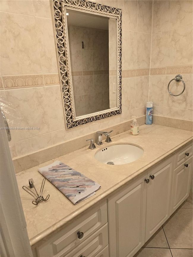 APT-810 - 2625 Collins Ave, Condo with 1 bedrooms, 2 bathrooms and null parking in Miami Beach FL | Image 15