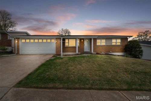 2644 Causeway Dr, Saint Louis, MO, 63125-3815 | Card Image